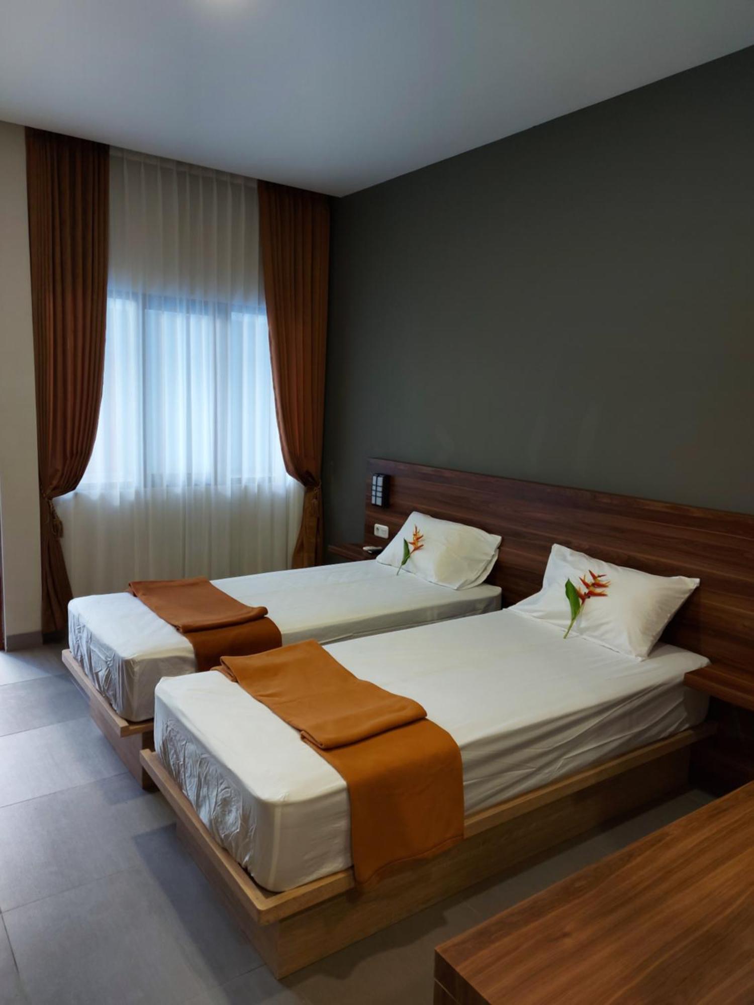 Yellow Guest House Uluwatu Buitenkant foto